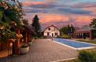 Proprietate exclusivistă cu 7.000 mp teren, piscină și multiple spații adiacente - 1