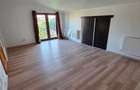 Casă cu 5 camere și garaj, teren 1400 mp