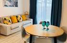 Închiriez apartament 2 camere, cu gradina amenajată in bloc nou.