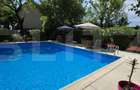 Proprietate Exclusivistă: 2 Case, Piscină și Teren de Tenis pe 3833 mp - 2