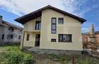 Casă spațioasă de vânzare, cu 4 camere, 150 mp, Bistrita, zona Sigmir