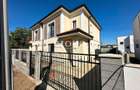 Duplex despartit prin camera tehnica | 4 camere | Toate utilitatile |