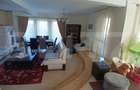 Casa de vanzare, pretabila pentru Pensiune sau regim hotelier - 2