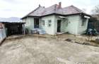 Casa cu posibilitate de reconversie, front la doua strazi - Dambu Rotund - 1