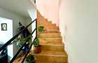Casa indviduala cu 3 camere, living, bucatarie, 2 bai si mansarda in apropiere d - 2