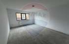 Apartament cu 3 camere de vânzare în zona Central - 2
