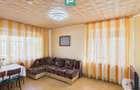 Casă renovată cu curte mare de închiriat în Rontău