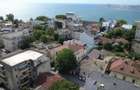 Una dintre puținele clădiri individuale cu curte proprie din Peninsula Constanța