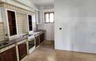 Casa cu 2 apartamente de 3 camere in centru - 6