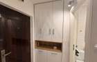 Studio renovat cu balcon inchis si bucatarie separata pe Siretului