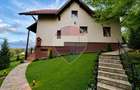 Vilă cu 5 camere de vânzare si 4 bungalow-uri Sacele, Brasov.