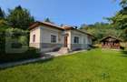 Casă individuala, 75 mp, teren 2180 mp, 2 fronturi stradale, zona Pucioasa - 1