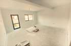 Duplex cu 4 camere si mansarda. Curte 250 mp. Comision 0 - 9