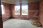 Casa la rosu, 350 mp utili, zona Marginea