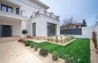 Vilă Exclusivistă în Pipera | 530 mp Utili | Teren 1.000 mp | 12 Camere | Person - 2