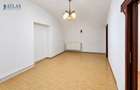 Piata Sfatului, 41 mp., ideal regim hotelier, de renovat la interior, acces usor