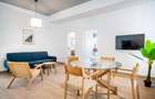 Apartament de inchiriat 2 camere, parcare proprie. Serviciu curatenie optional.