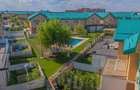 Locuință modernă, gata de mutare,cu terasă  si curte proprii, acces la piscina - 2