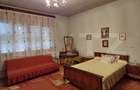 Casa renovabila cu 2 spatii comerciale, 416.6 mp, teren de 781 mp, zona Micro I - 10