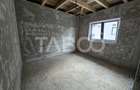 Casa tip duplex de vanzare 125 mpu predare la alb in Selimbar Sibiu - 8