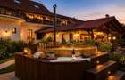 Hotel 3* + Pensiune 4*, piscina, teren tenis, 6.200mp parc privat +, Sanpetru, B - 7