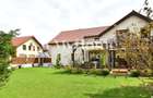 VIla spatioasa cu 6 camere, piscina proprie, 750mp de gradina - 2
