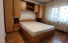 Navodari - str. Randunelelor - 2 camere decomandate -parcare privata  -420 E neg - 10