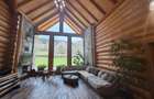 Cabana exclusivista din lemn rotund, 5500mp teren, Sucevita - 5