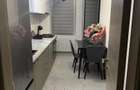 AP. 3 CAMERE- PARCARE INCLUSA, BUCATARIE INCHISA, CENTRALA PROPRIE