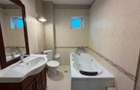 Casă de închiriat în Sărărie – 360 mp, 7 camere și 2 locuri de parcare - 16