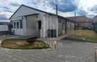 Casă individuală cu 2 apartamente și anexă generos de 100 mp