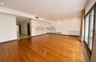 Apartament Elegant cu 4 Camere și Loc de Parcare