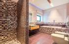 Vila, 8 camere, 790 mp utili, zona Lunei