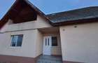 Casă tip duplex cu 4 dormitoare de închiriat – ideală pentru familie/ muncitori  - 1