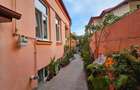 Vanzare casa 3 camere, in curte comuna, - 1