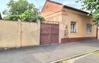 Casă cu teren generos de 1.100 mp, de vânzare în cartierul Pârneava – - 1