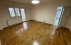 Inchiriez ap. 2 camere, minim 2 ani, renovat, garaj, et.2, lift, balcon 12 mp. - 15