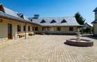 Special property de 1,152 mp de vânzare în Onești cartier Borzești