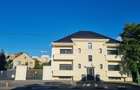 Vila - Bloc modern de 11 camere zona Centrul Civic , Onix