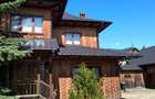 Casă din lemn masiv, zonă centrală Câmpulung Moldovenesc-242 mp, teren 1.756 m - 2