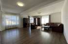 Apartament 4 camere, 2 balcoane, garaj și boxă pe str. Cometei - 3