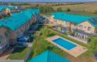 Locuință modernă, gata de mutare,cu terasă  si curte proprii, acces la piscina - 1