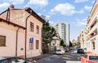 2 camere într-o casă monument istoric, strada  Maria Hagi Moscu, parter