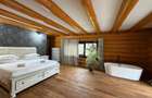 Cabana exclusivista din lemn rotund, 5500mp teren, Sucevita - 10