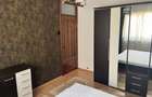 Apartament cu trei camere de închiriat 