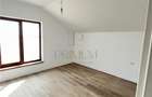 Giroc - Duplex despartit prin carport - 4 Camere - 2 Bai - Zona buna