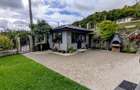 Casă individuala cu 4 camere, teren 450 mp și foișor în Florești