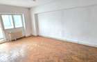Apartament 3 camere decomandat, 2 bai, balcon inchis, centrala, etaj 1 - 2
