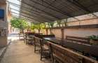 Otopeni central - Calea Bucurestilor (DN1) vila P+2 cu 7 camere 6 bai, parcare