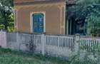 Vanzare casa si curte - 1